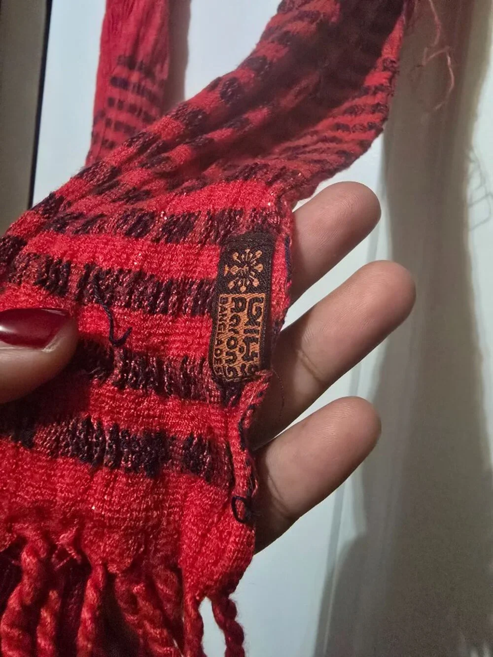 Aarong Women's Red Black Striped Women’s Scarf W Scrunched Texture And Fringes - Picture 4 of 5